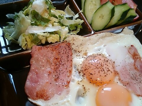 目玉焼きベーコンのモーニングセット♪